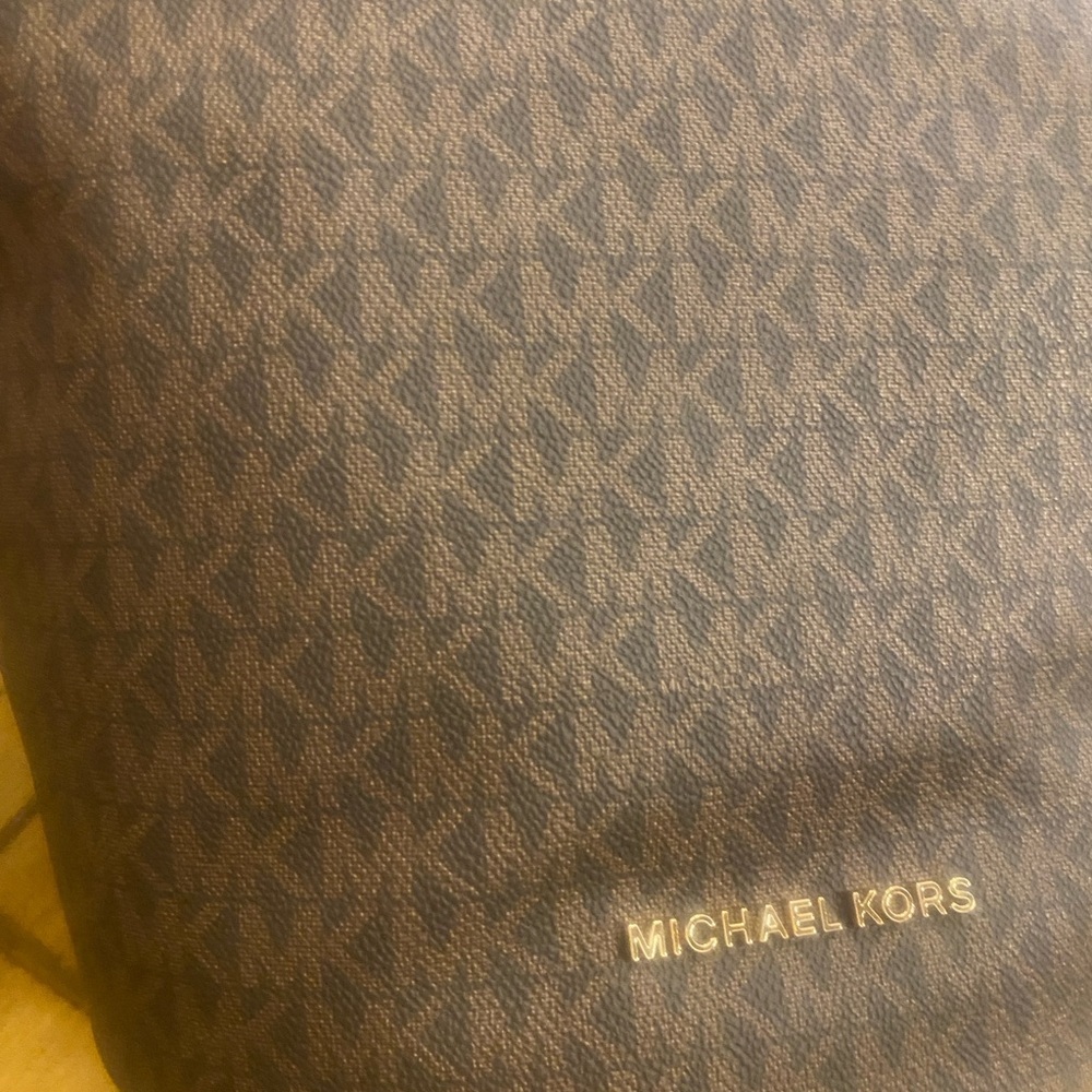 Michael Kors Brooke Medium Logo Bucket Bag Authentic New with Tags & Dust Bag - Picture 6 of 15